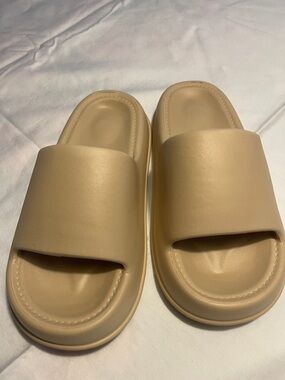 Cloud slides Plush beige tan